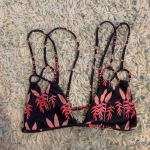 Acacia Kekaha Top in Heliconia in size MEDIUM